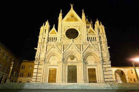 锡耶纳大教堂夜景，托斯卡纳意大利