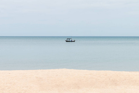 海上景观渔夫出海垂钓