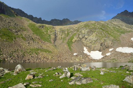 俄罗斯，高加索，夏天布什的多山湖