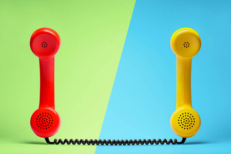 红色和黄色电话复古风格。