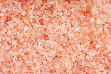 粉红色的盐背景。粉红喜马拉雅盐背景