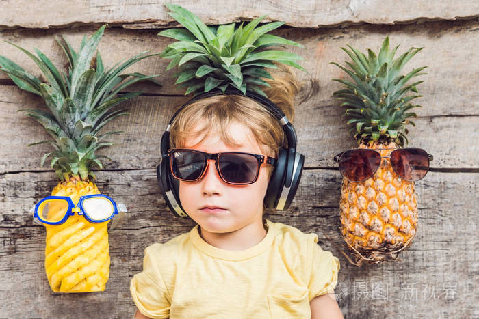 菠萝男孩凤梨