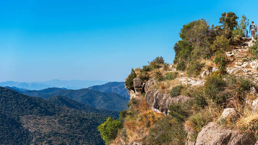 西班牙塔拉戈纳 Siurana de Prades 的岩石景观。文本的复制空间