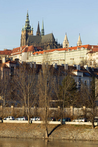 捷克哥特城堡对布拉格城的看法