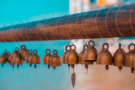 泰国寺庙里挂着小钟