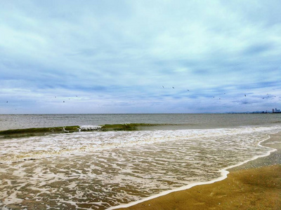 早上美丽的海滩。 泰国的海景。