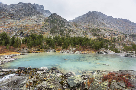 Kuiguk 湖阿尔泰山秋季景观