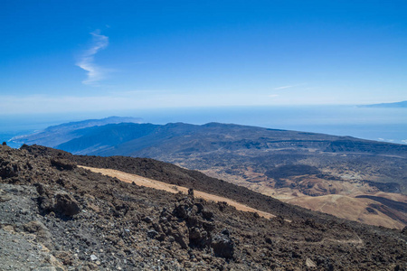 在特内里费的地质岩石。火山口