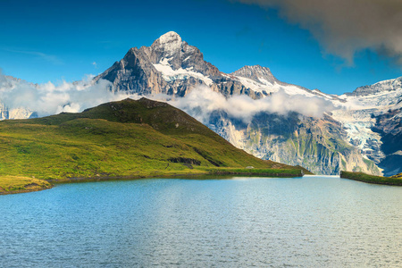 雄伟的高山湖 Bachalpsee, 格林德沃, 瑞士, 欧洲