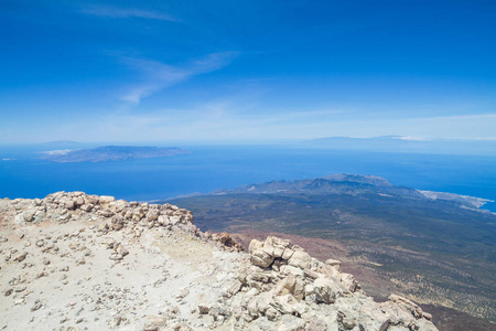 在特内里费的地质岩石。火山口