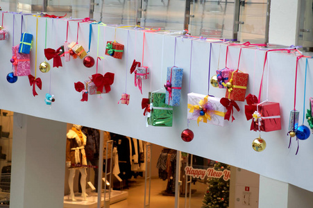 圣诞装饰购物中心模型的礼物图片
