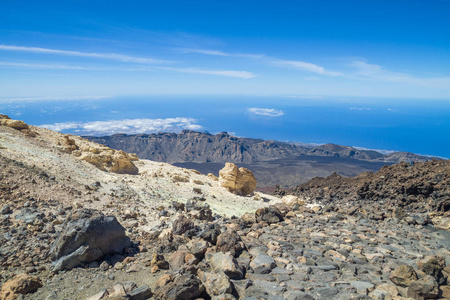 在特内里费的地质岩石。火山口