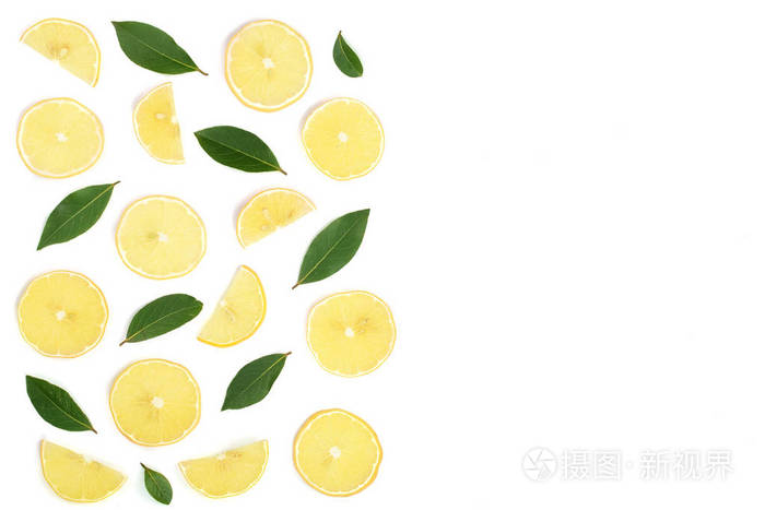 柠檬, 叶子和切片在白色背景上, 文本的复制空间。平躺, 顶部视图