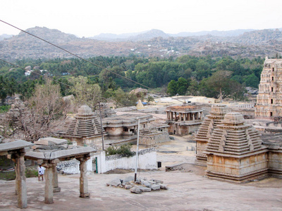 Virupaksha 寺，坐落于古城在亨比印度胜利城遗址