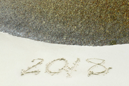 2018年写在沙滩上的石头上