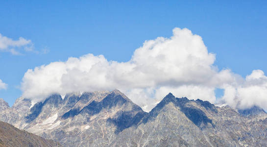 云中的乔治亚山峰