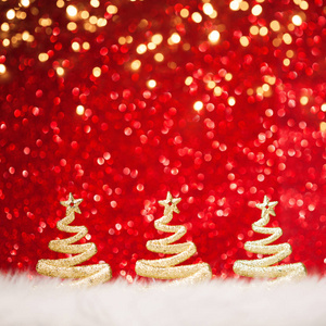 红色背景上的圣诞装饰