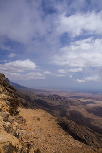 阿曼Mirbat附近Dhofar山脉JabalSamhan最高点。