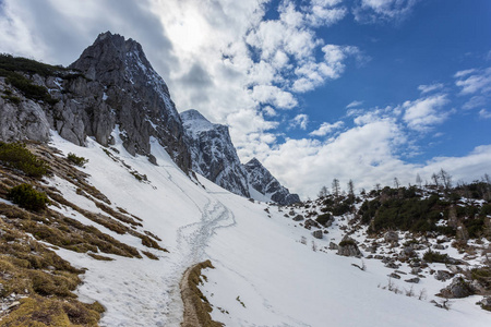 高山风景在通行证 Vrsic 附近