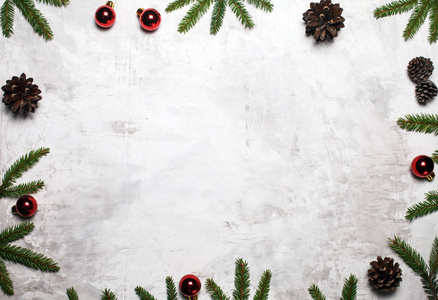 由冷杉树枝冷杉球果组成的圣诞框架。圣诞节白色背景。圣诞壁纸。平躺, 顶部视图