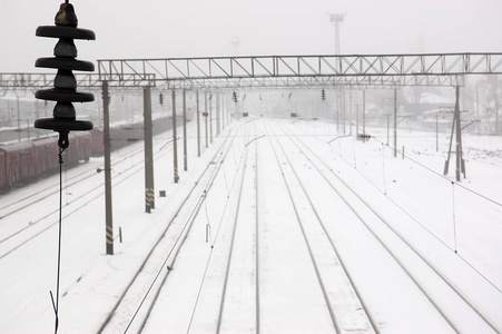 被雪覆盖的铁路