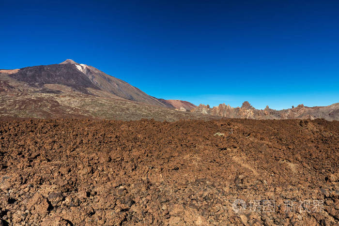 公园特内里费加那利群岛,蒙大拿布兰卡火山上升小径的五颜六色的土壤