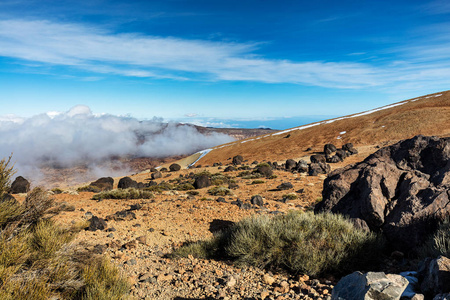 泰德国家公园特内里费加那利群岛，蒙大拿布兰卡火山上升小径的五颜六色的土壤。 这条风景优美的徒步小路通向3718米的山顶，是西班牙