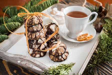 巧克力曲奇有裂缝的曲奇饼碎巧克力饼干圣诞巧克力曲奇圣诞饼干带裂纹的巧克力曲奇