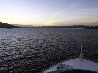 卡瓦纳索海峡米尔恩湾省巴布亚新几内亚的场景。
