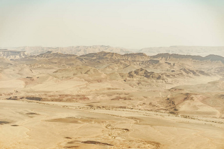 夏天去以色列内格夫沙漠的旅行充满了沙子