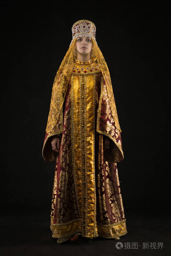 俄罗斯女王在历史礼服西装