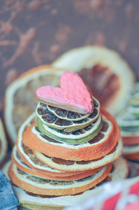 情人节的心形曲奇饼。柔和的颜色的爱概念