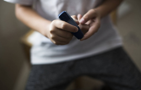 医学 糖尿病 血糖 卫生保健和人们观念与男性手指测试条纹