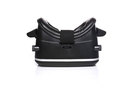 黑色虚拟现实VR头盔隔离在白色背景上
