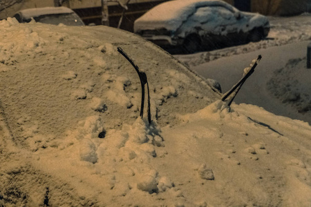 降雪.覆盖着积雪的机器