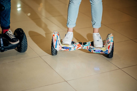 红色的自平衡滑板图片