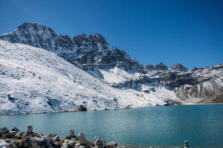 美丽的风景与雪山湖泊尼泊尔萨加尔马塔2014年11月