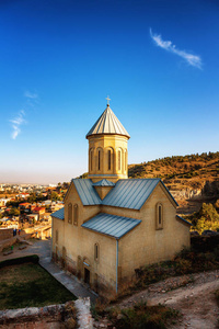 教堂和钟声在古老的堡垒 Narikala, 老第比利斯, 格鲁吉亚的领土