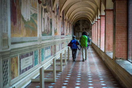 在锡耶纳省的秋季徒步旅行, 从 Buonconvento 到蒙特卡洛 Oliveto 马焦雷修道院