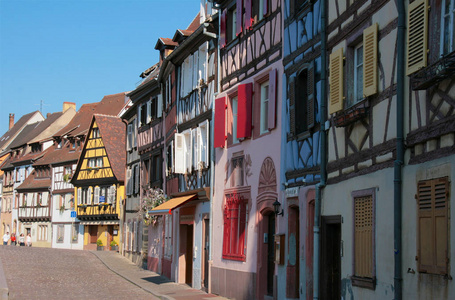 五颜六色的房子在风景如画的科尔马, 法国