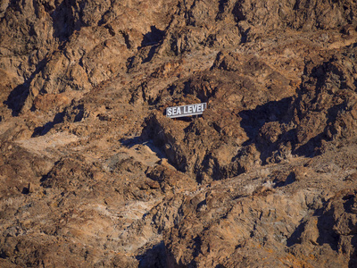 死亡谷国家公园的海平面标志