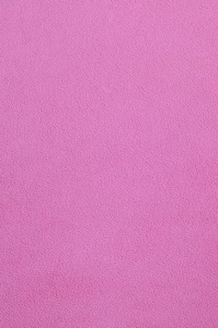 毛茸茸的粉红色羊毛织物的毯子。 浅粉红色软毛绒材料的背景纹理