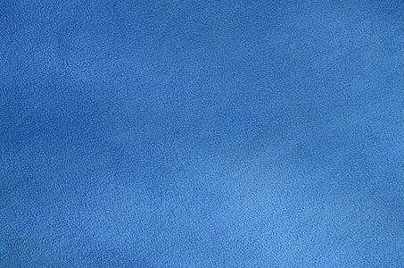 毛茸茸的蓝色羊毛织物的毯子。 浅蓝色软毛绒材料的背景纹理