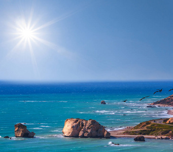 夏日地中海湾阳光明媚