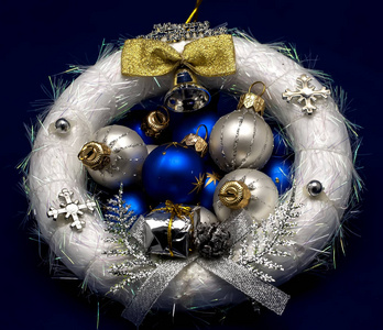 s wreath with balls