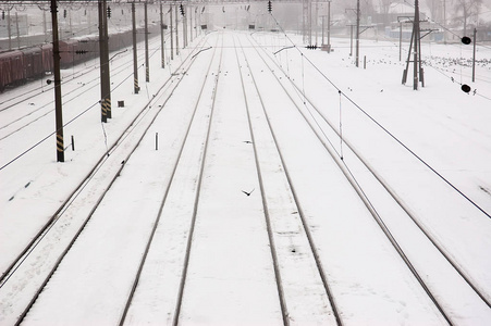 被雪覆盖的铁路