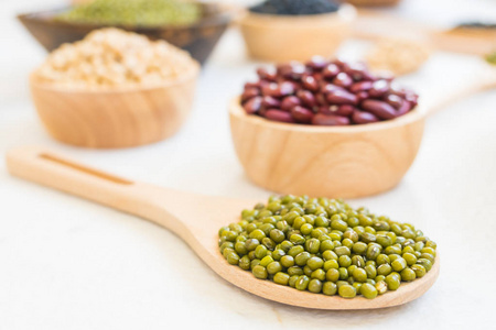 绿豆绿豆黄豆健康营养食品理念