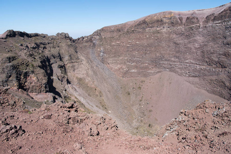 维苏威火山的火山口图片