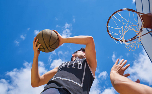 篮球运动员庆祝动作图片