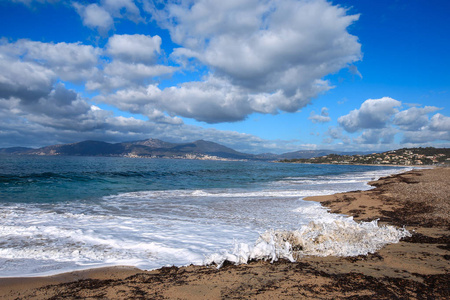 美丽的科西嘉海滩山海滩蓝天